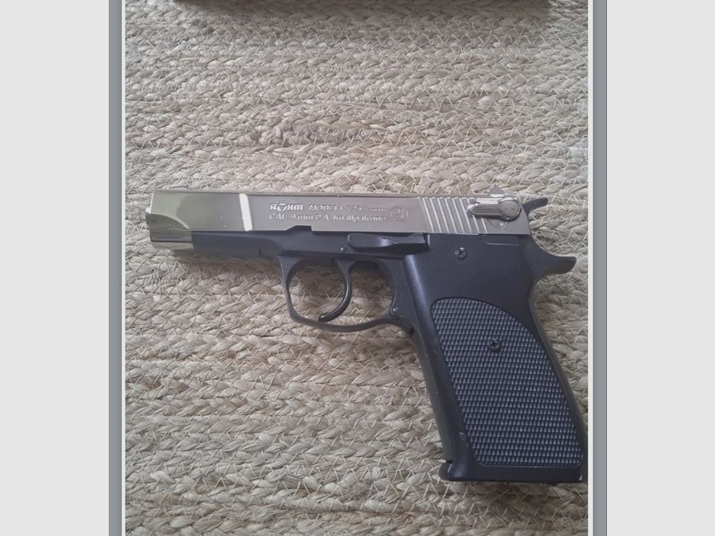 Röhm 725  erste Generation mit breitem Magazin 