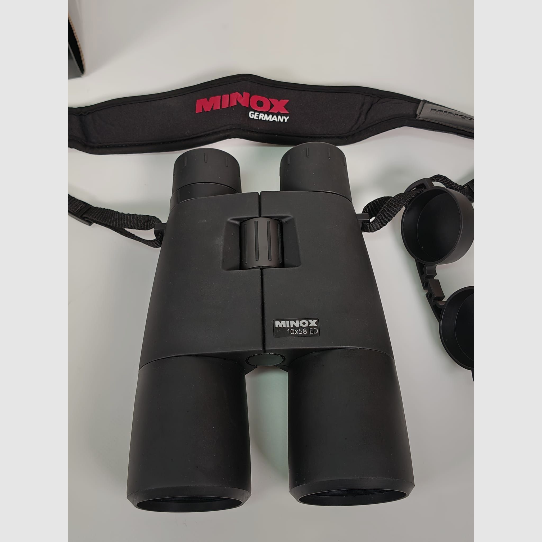 Minox BD 10x58 ED inkl. Riemen und Tasche