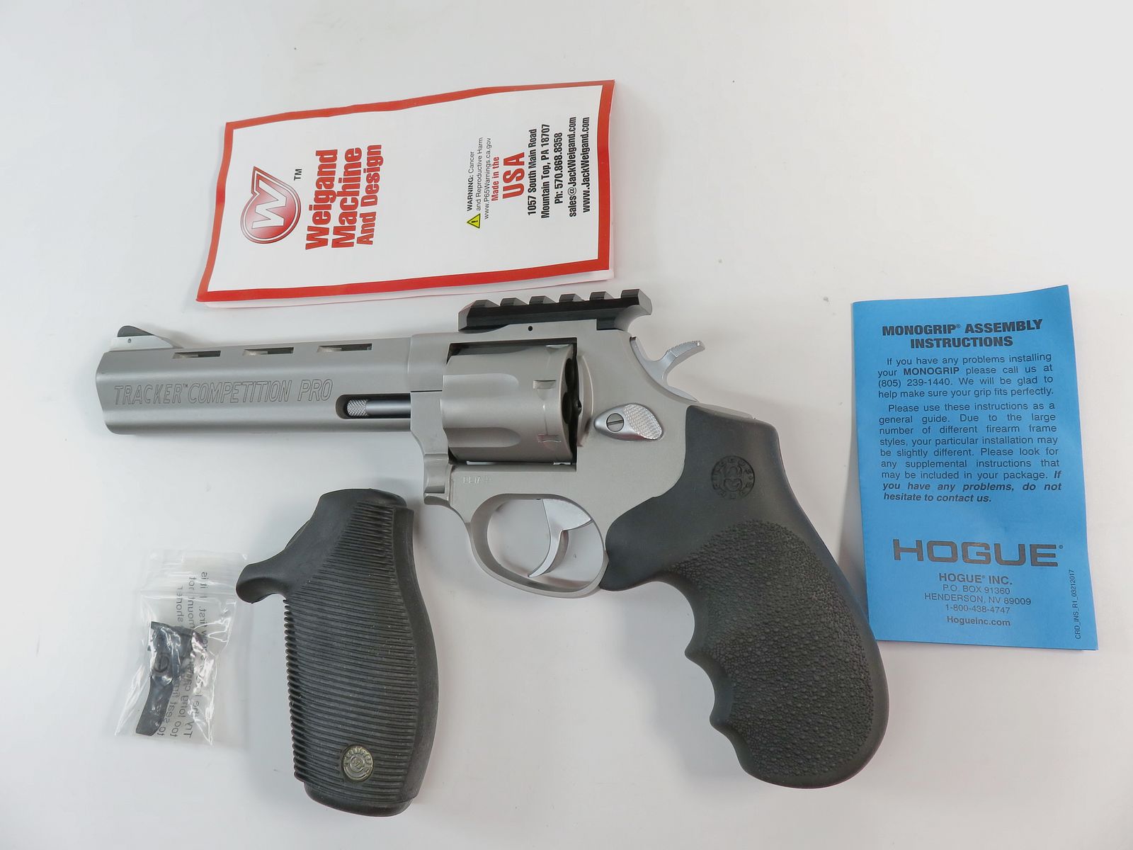 Neuwertiger Revolver Taurus Tracker Competition PRO 6" mit Weigand-Picatinny-Schiene und Hogue-Griff