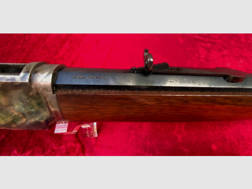 Winchester 73 aus Hege Uberti Fertigung Kal. 44 - 40  Ganzstahl bunt gehärtet mit 8-kant Lauf