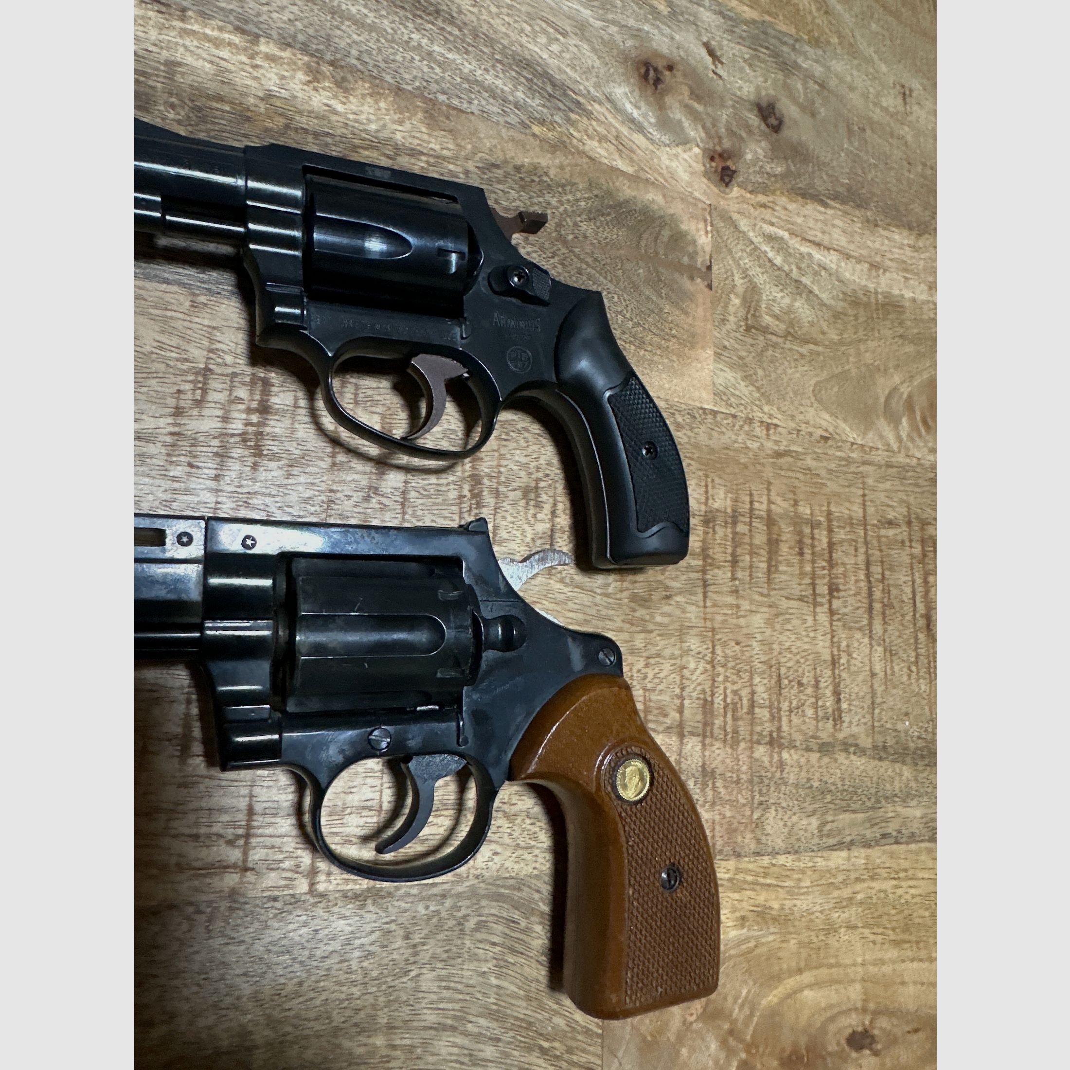 Collezione di revolver Weihrauch Arminius HW 37 e una Mauser Modell L100