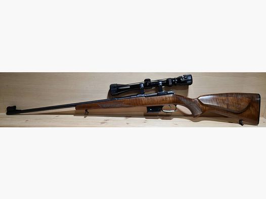 CZ 527 calibre 222 Rem. équipée d’une lunette Tasco 3-9×40
