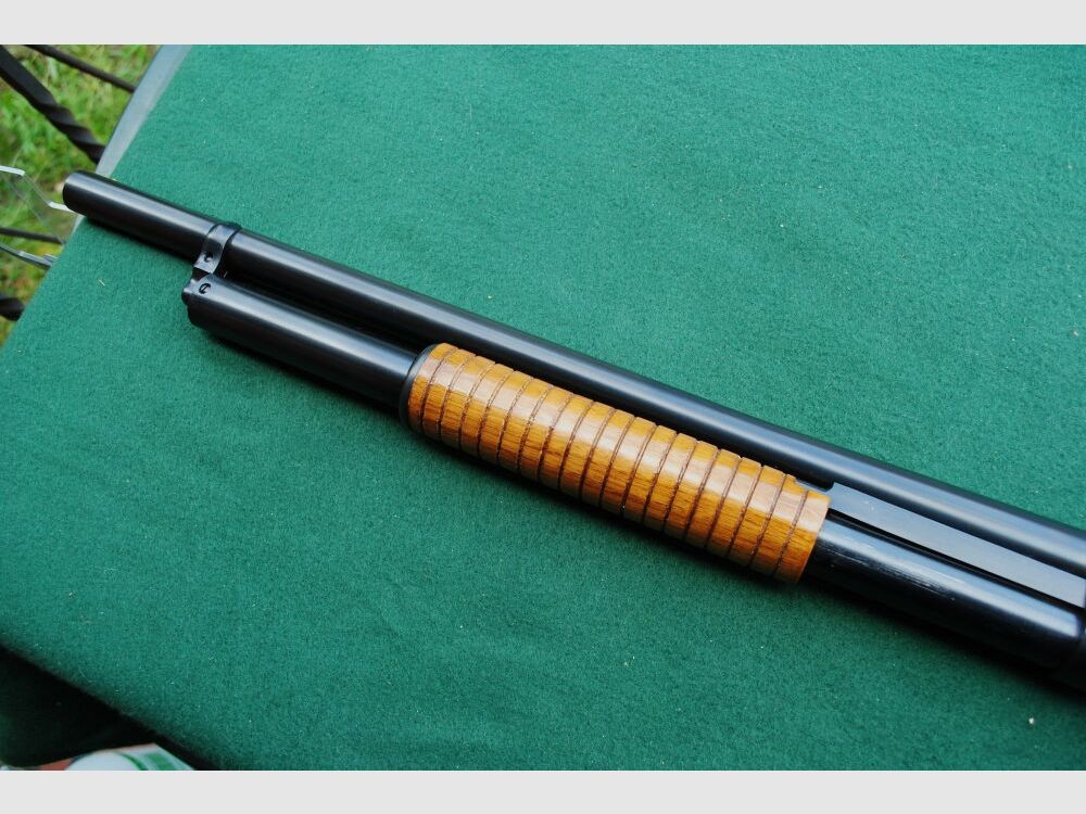 Winchester 97 von Norinco mit Butt Stock Cover von Kirkpatrick