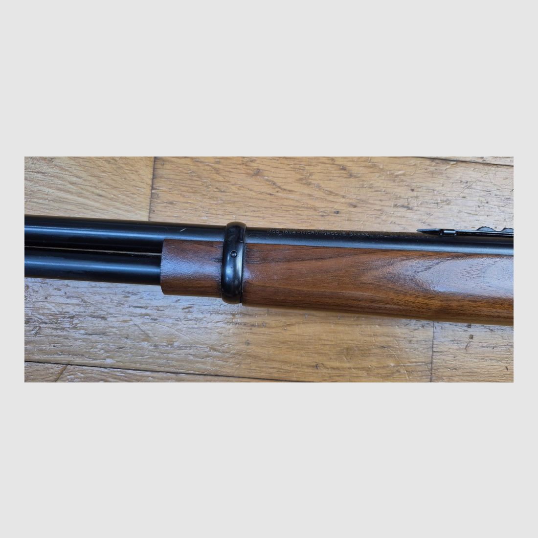 Schöne Unterhebelrepetierbüchse Marlin Modell 1894 – Waffe von 1971 – Kal. .44Mag – In 10+1 Schuss – Gutes Holz aus amerikanischem Nussbaum mit selbstgemachter Schulterstütze – Ultra flüssige Mechanik – Wunderschöner Lauf von 51 cm – Eine universelle Schusswaffe in BE+/TBE, Bild 7 von 30