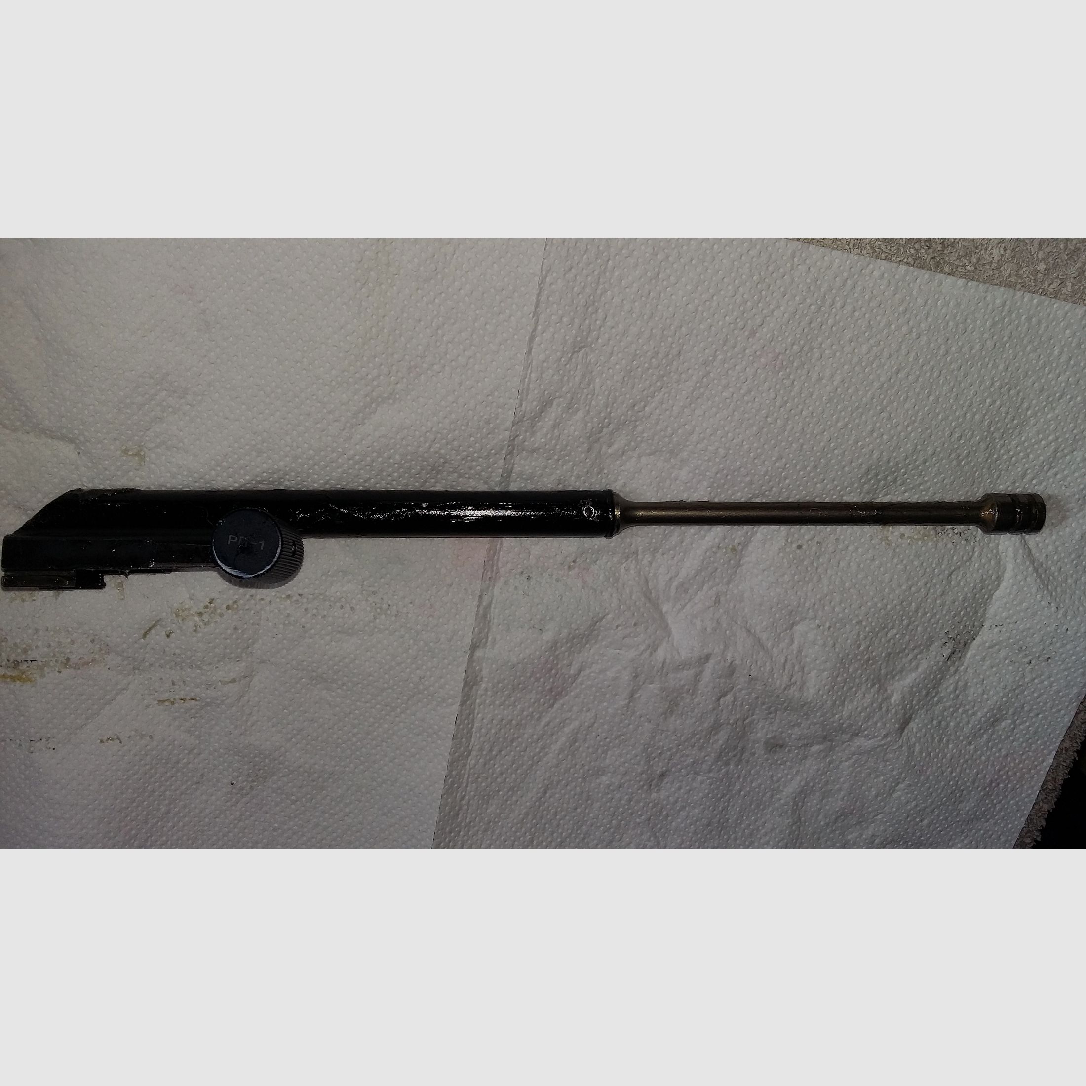 Modifizierter Original Izhmash Yunker 3 AK74 Deko Verschlussträger/Boltcarrier mit echtem Gaskolben und einem Zenitco style extended charginghandle. TAGS: AK47, AKM, Kalasch, Russland