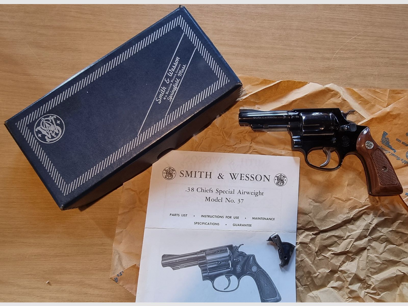 Smith & Wesson Mod. 37 Chiefs Special Airweight Kal .38 Special