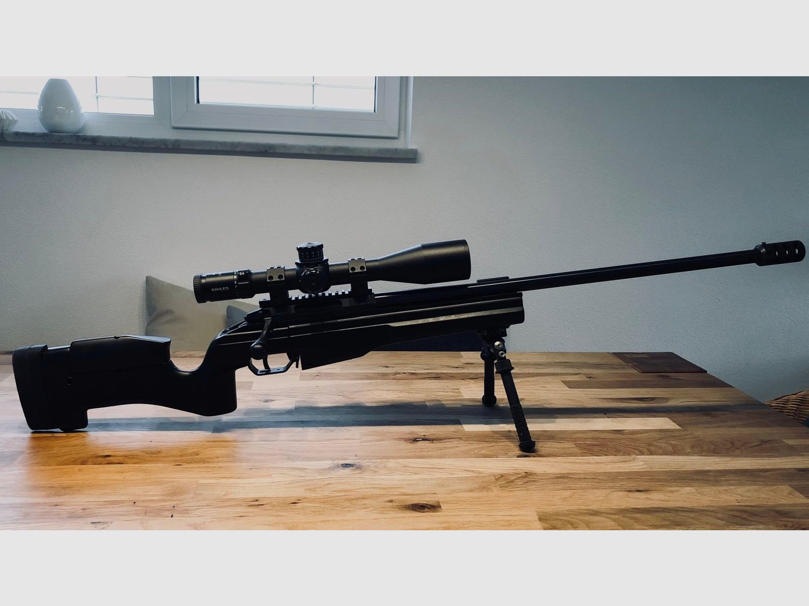 SAKO TRG 22 (.308 Win) + Kahles K 624i CW 6-24x56 Mil4 + ERATAC + SAKO Mündungsbremse + ATLAS BT65-NC + Picatinny Schiene + Tasmanian Tiger Gewehrtasche