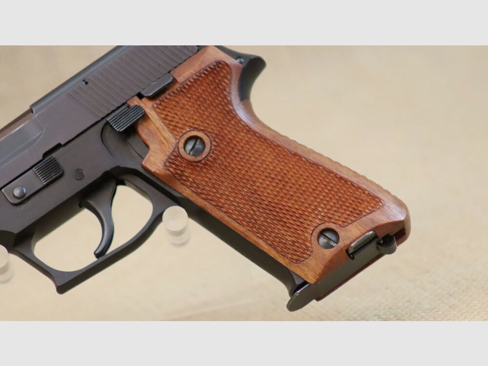SIG Sauer P220 9mm Luger