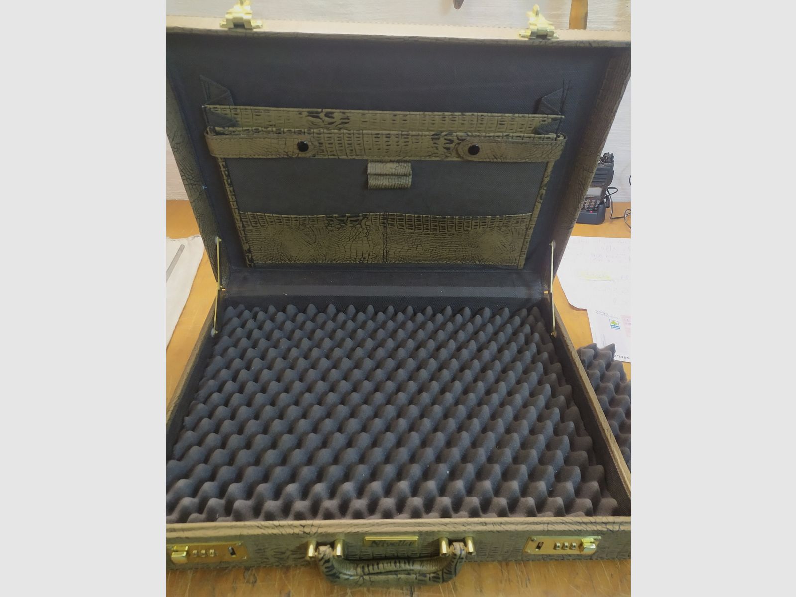 Diversas partes: Mira telescópica, pistola libre de 4,5 mm BB, diferentes culatas, maletín