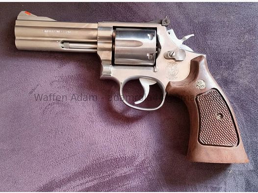 Smith & Wesson	 Modell 686-3, Lauf 4 Zoll