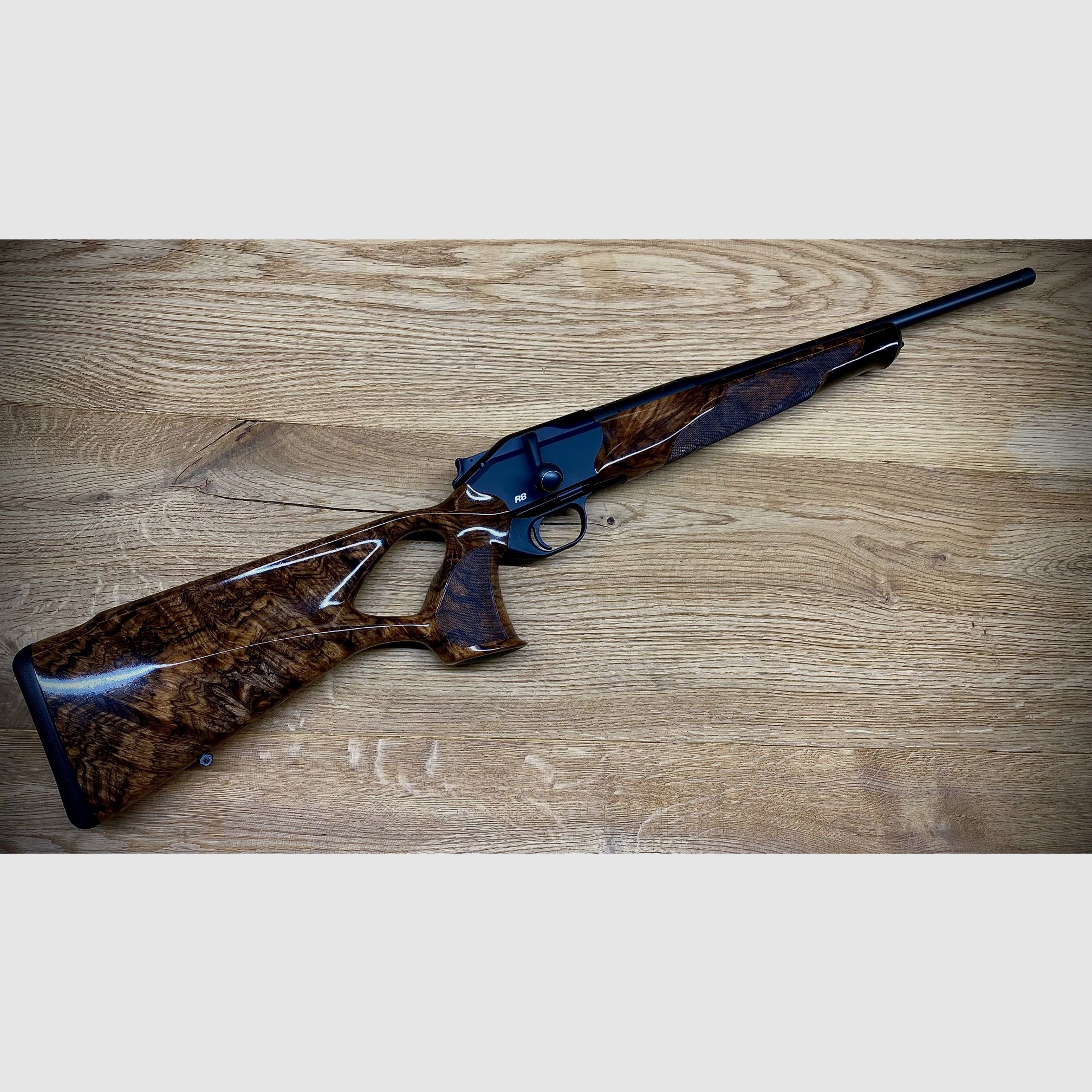 Blaser R8 Success / Holzklasse 10 / Kaliber u. Lauflänge nach Wahl / absolute TRAUMWAFFE