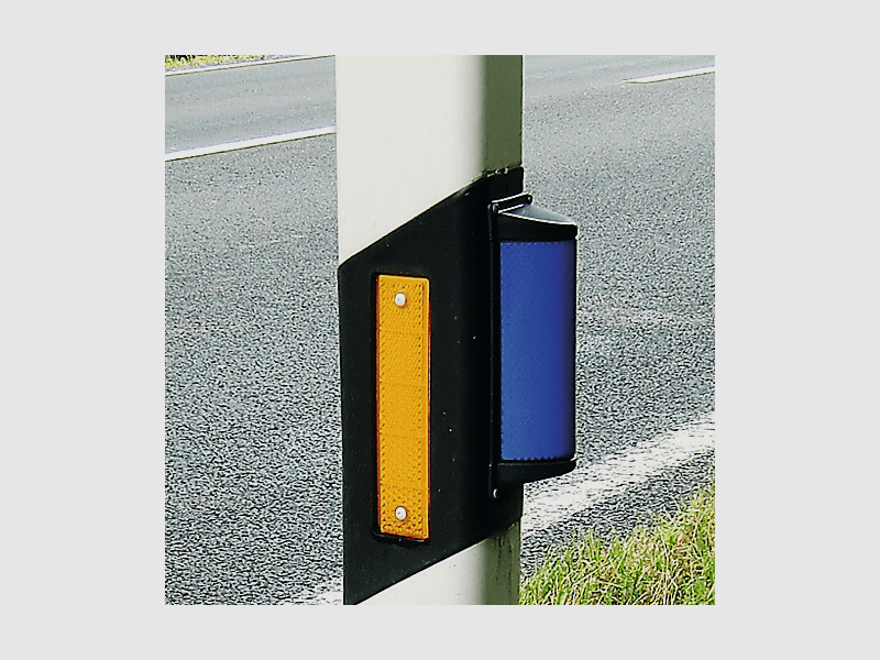 Wild warning reflector