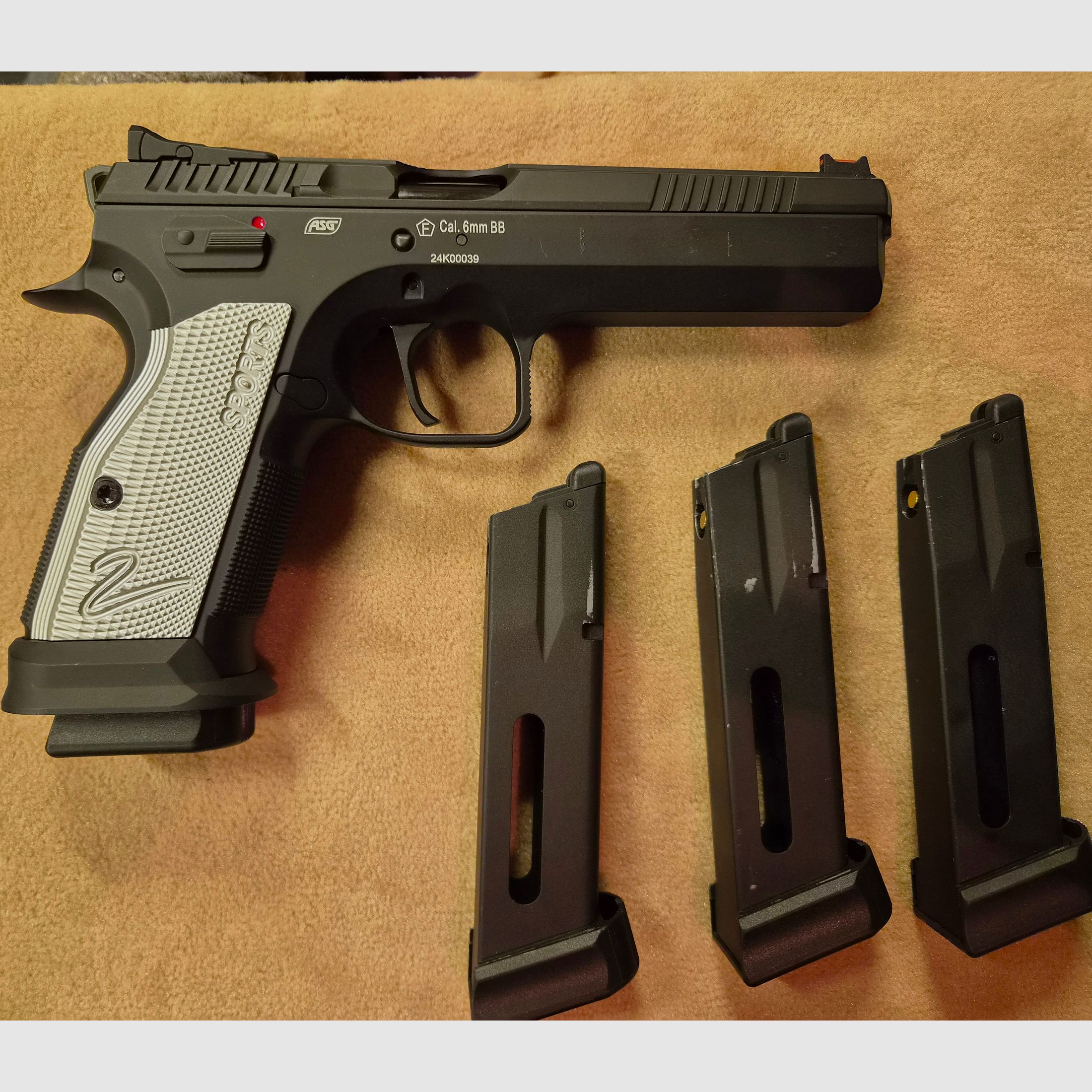 ASG CZ TS2 CO2 GBB 4 magazines like new
