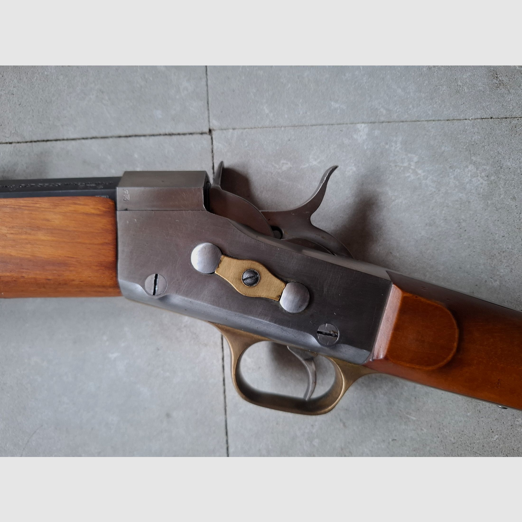 Pedersoli Büchse Einzellader mit Sechskantlauf Kaliber .357 Mag.