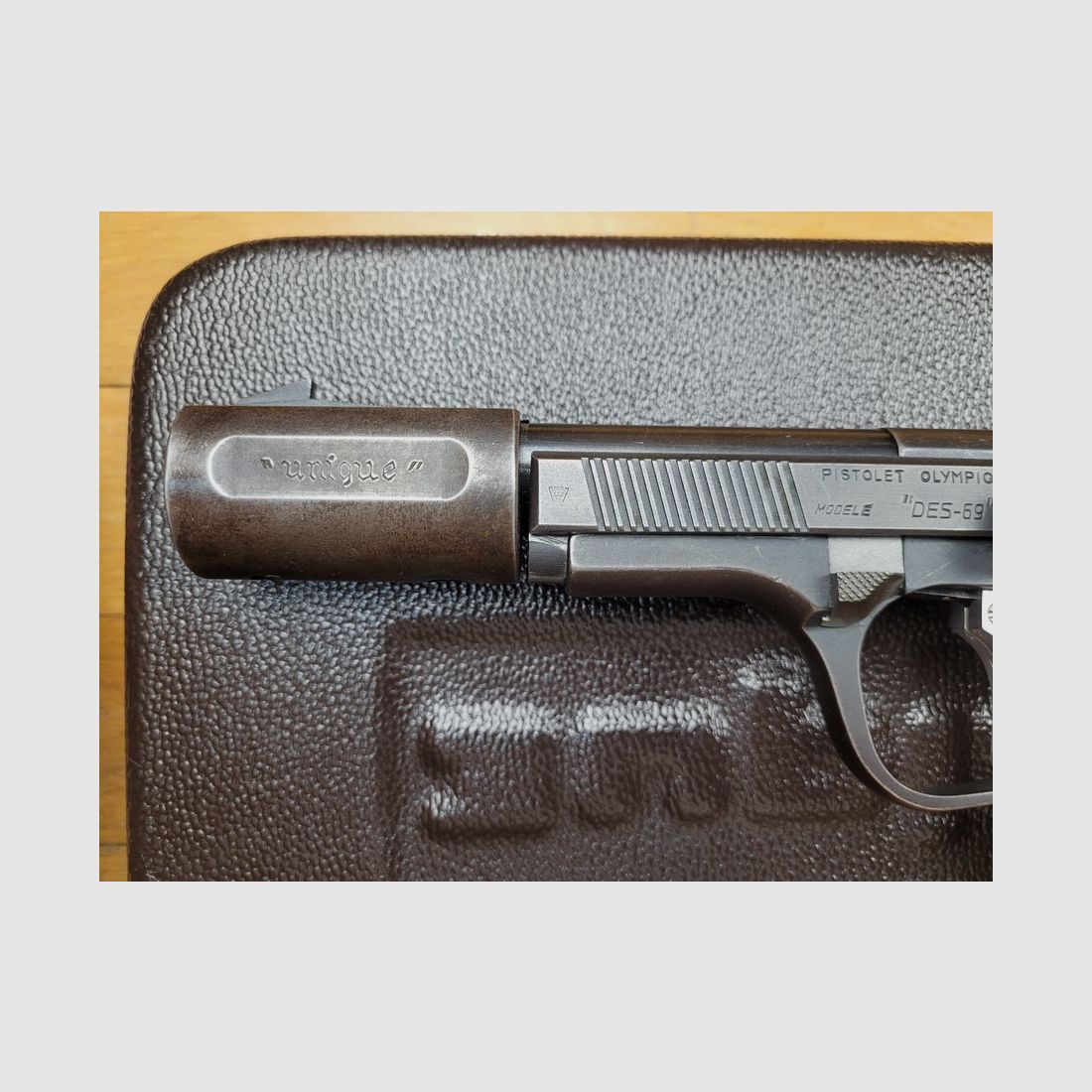 Très bon pistolet Unique modèle DES 69 – calibre 22LR – avec son contre-poids – Deux chargeurs et sa mallette de transport – Grande précision – Inusable – Du top Made in France ! TBE, image 14 sur 22