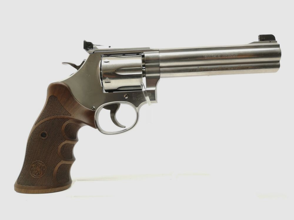 Smith & Wesson 686-6 Deluxe Match Master