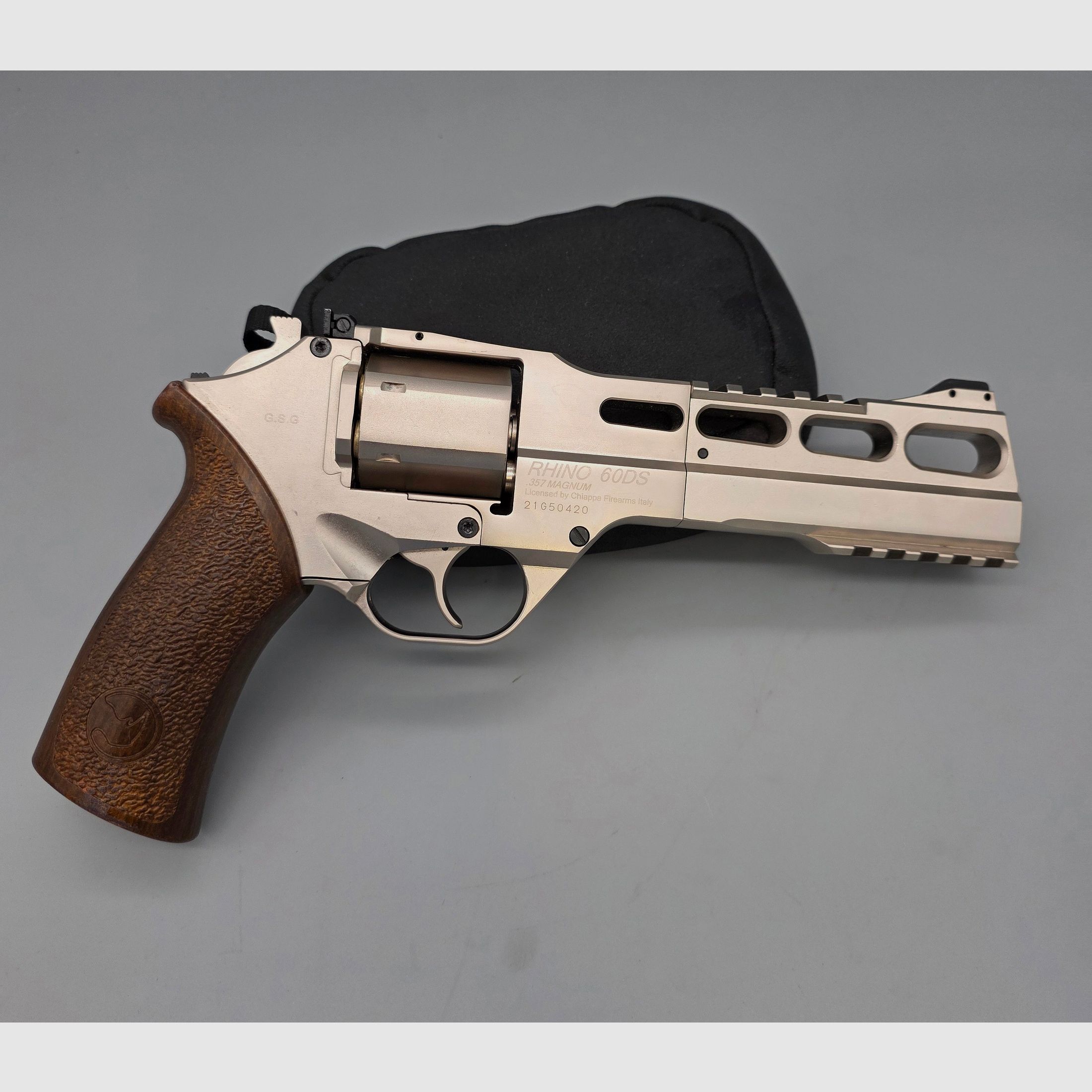 Very cool CO2 revolver Rhino 60DS with cartridges for drum air pistol 4.5mm BB and diabolo in nickel finish