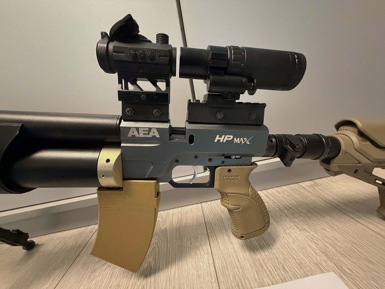 AEA HP-Max MK 1 Kal. .35 9mm F-Luftgewehr Pump-Action, RED-DOT i składany powiększacz 1-5x (Magnifier), Taktyczny, FAB-Stock, Donny FL, dwójnóg tactical