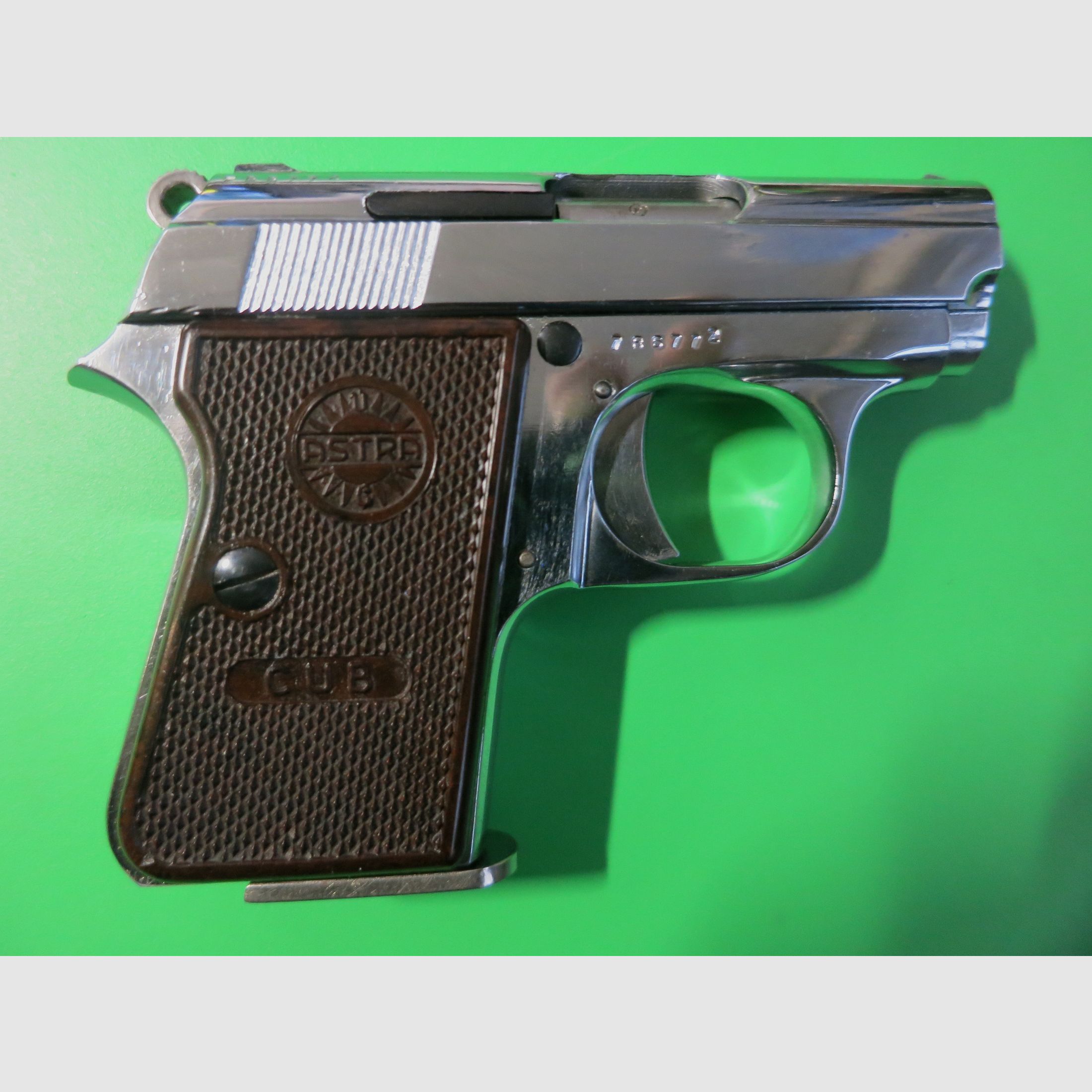 Astra-Unceta Y, CUB, Kal. 6,35 mm Browning, Nickel Sonderserie   #56