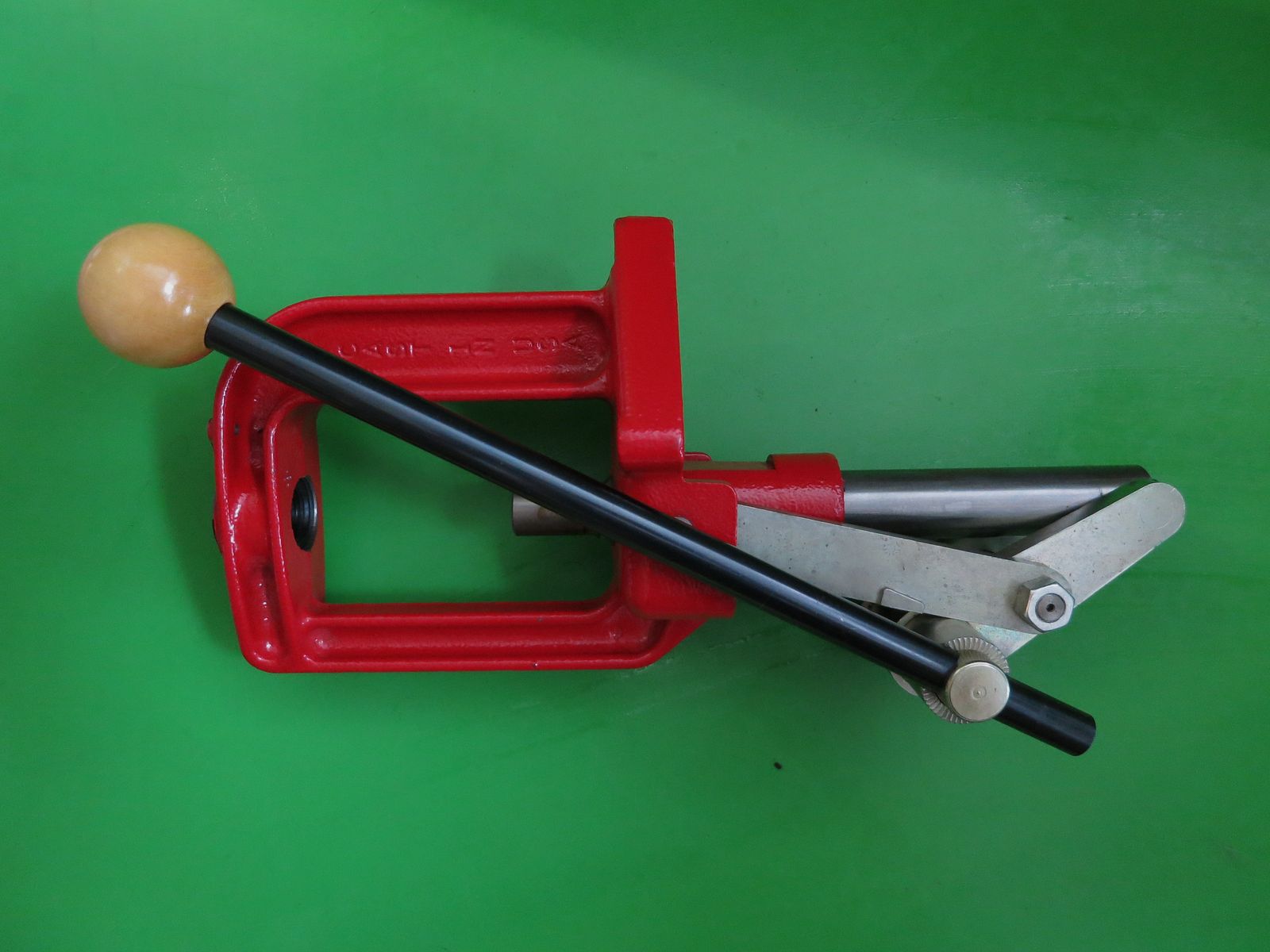 LEE Classic Cast Pro Reloading Press for large calibers, short and long gun cartridges