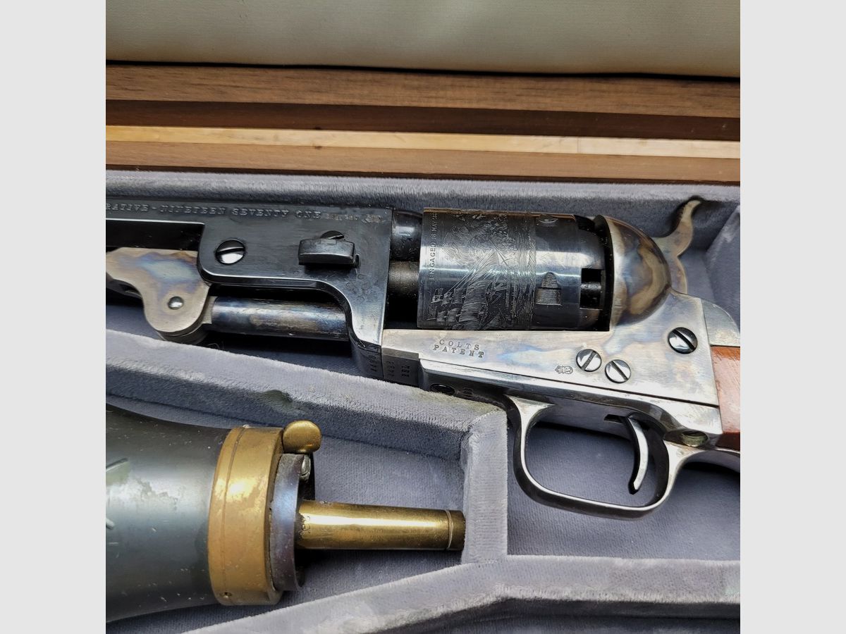 Colt herdenkingsrevolver "Général Lee" – Vroeg model van de 2e generatie Colt – Houten kist met alle complete accessoires – Minder dan 4800 exemplaren voor beide versies – Markeringen identiek aan de originele – Exemplaire mechanica, presentatie en afwerking – TBE++, afbeelding 8 van 35