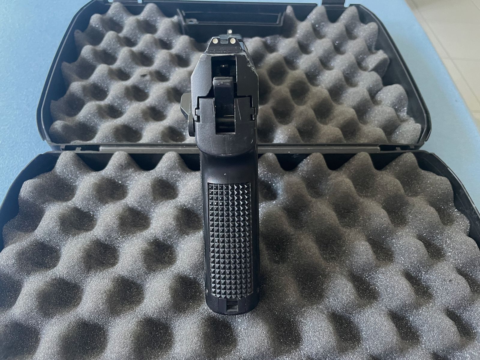Umarex H&K USP CO2 NBB (+ 3 Magazine und Koffer)