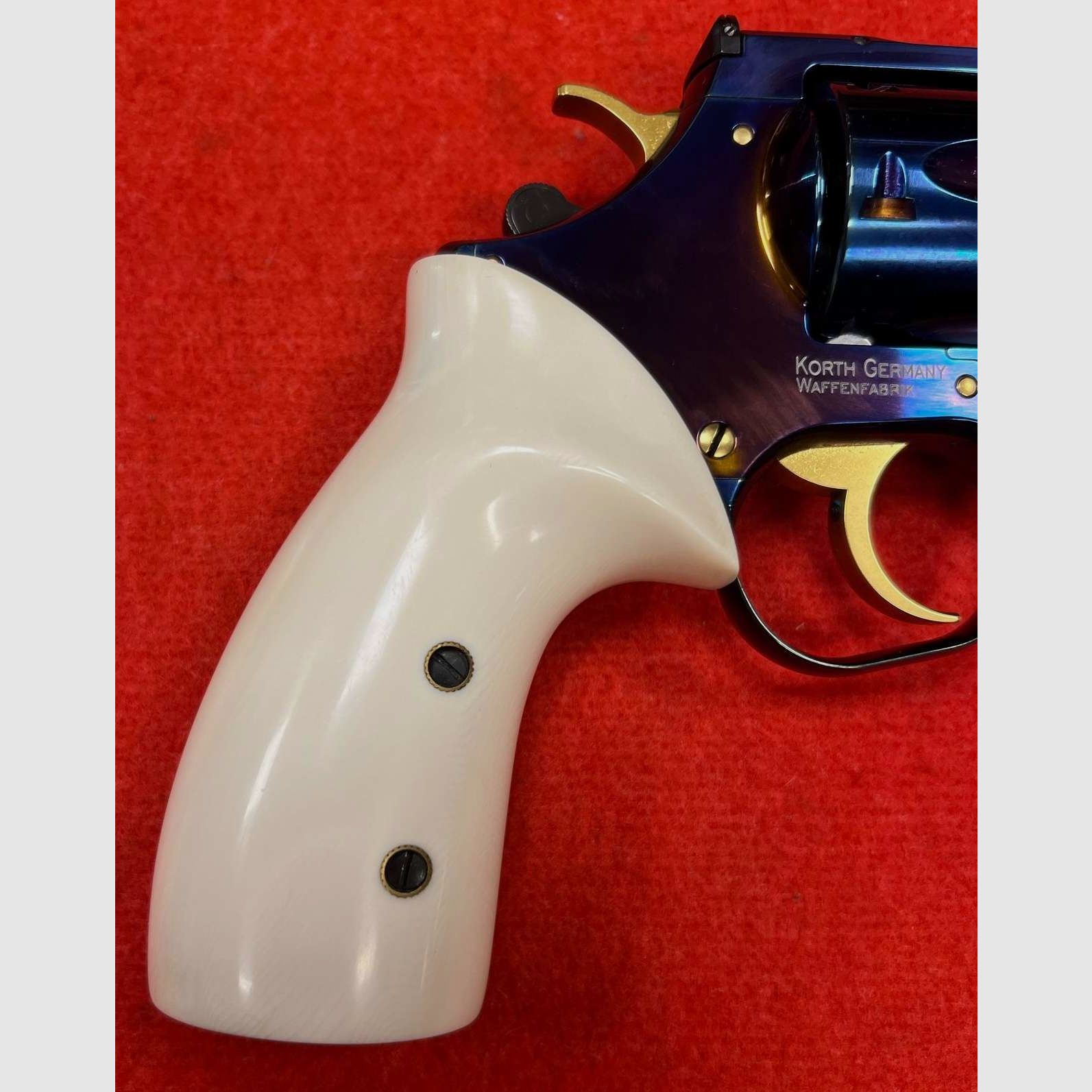 Korth Revolver Classic Glossy Blue Plasma 3″ Cal.357 Magnum, image 9 sur 16