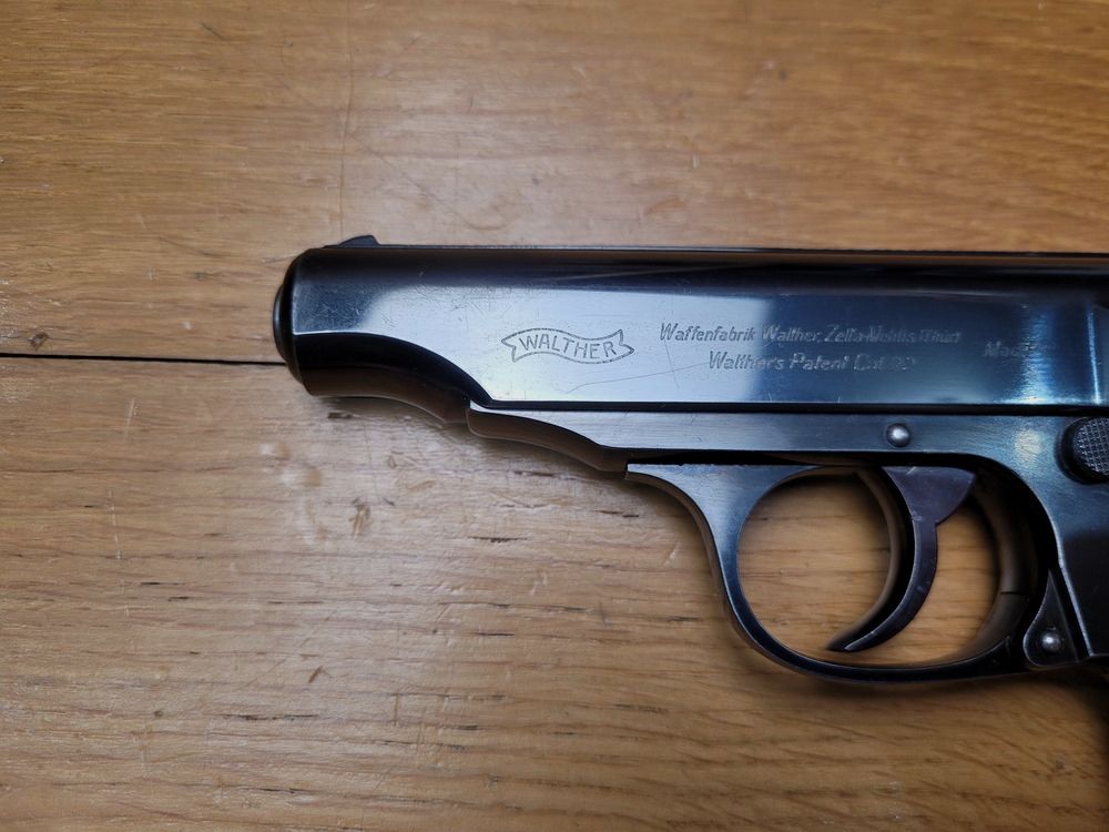 Sehr schöner Walther PP Pistol – Seltenes Kal. 22LR in der Herstellung Walther Zella-Mehlis – Waffe aus Anfang 1938 – Zivil – Wunderschöne Originalbrünierung zu 97% – Neuer Spiegel-Lauf – TBE +, Bild 6 von 17