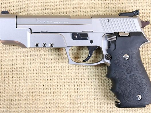 Sig Sauer P 220 - S, Kal. .45Auto, inkl. Wechselsystem 9 mm Luger.	 .45Auto / 9mmLuger