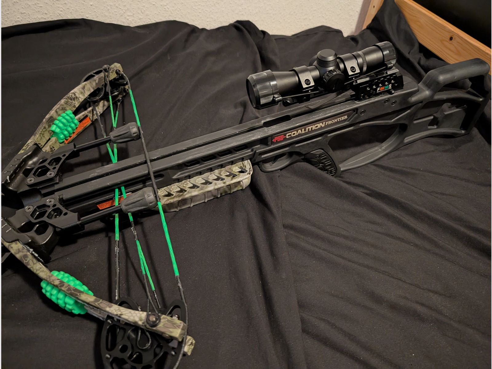 PSE Archery Compound Armbrust (190 lbs) + Visier 