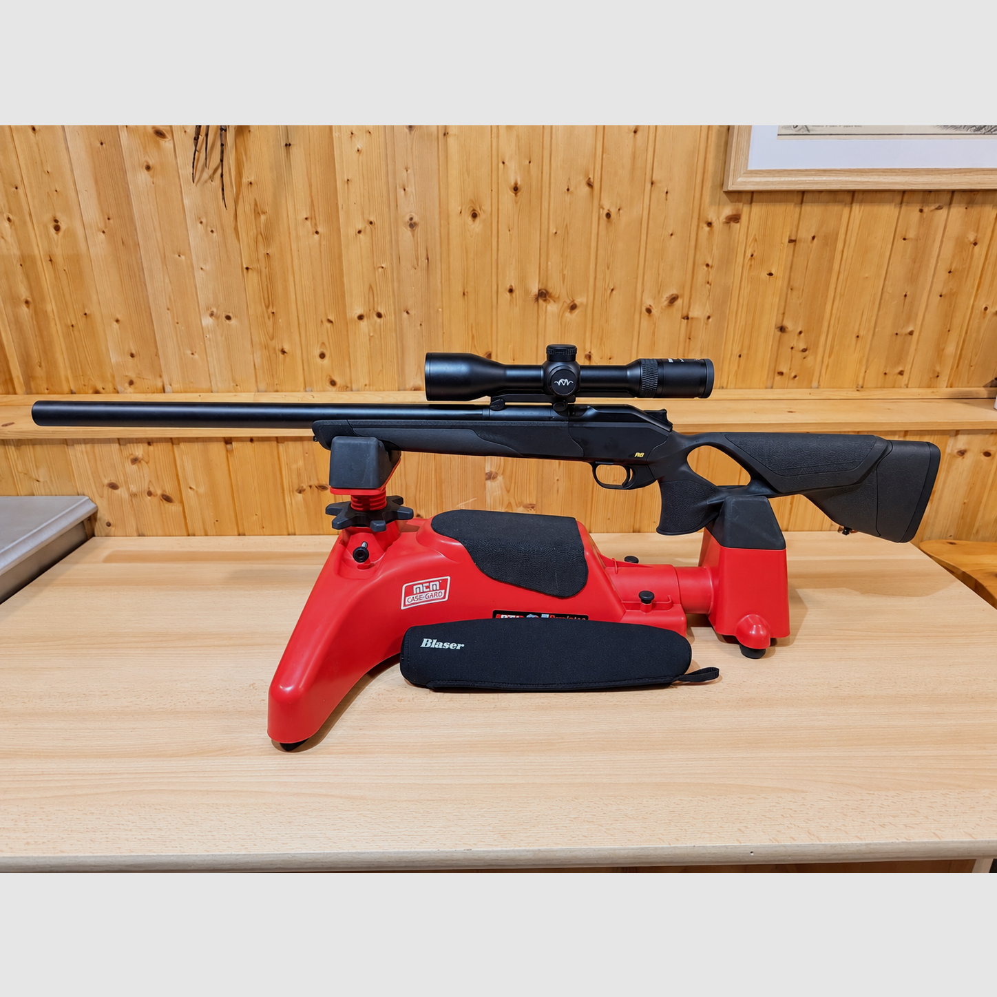 Blaser R8 Ultimate Silence .308 Win. mit Blaser B2 2-12x50 ic , Bild 2 von 3