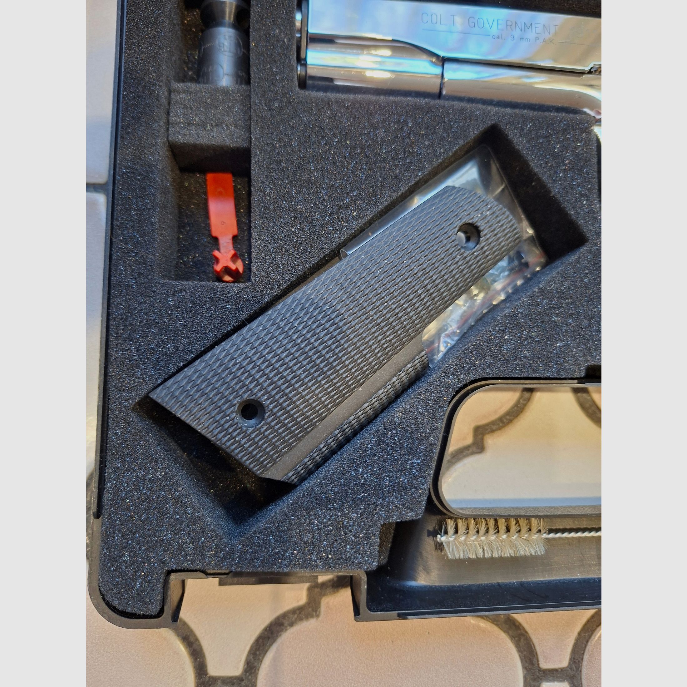 Colt 1911 Chrom, neu, unbeschossen, lange Federführung, Sammlerstück.