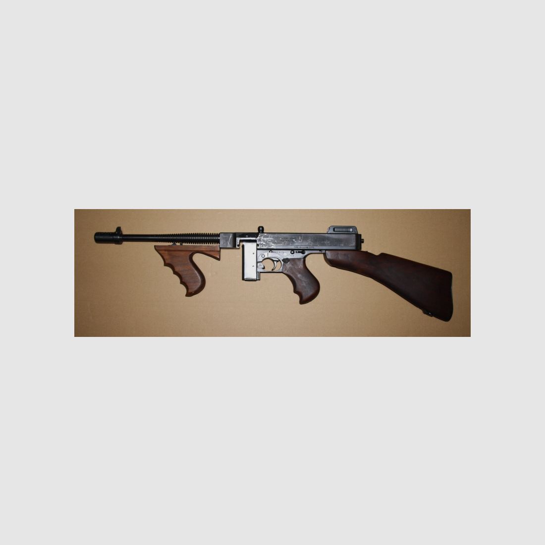 orig. Thompson 1928A1 "Thommy Gun" im Kal. .45ACP als semi-auto Umbau -EINMALIG-