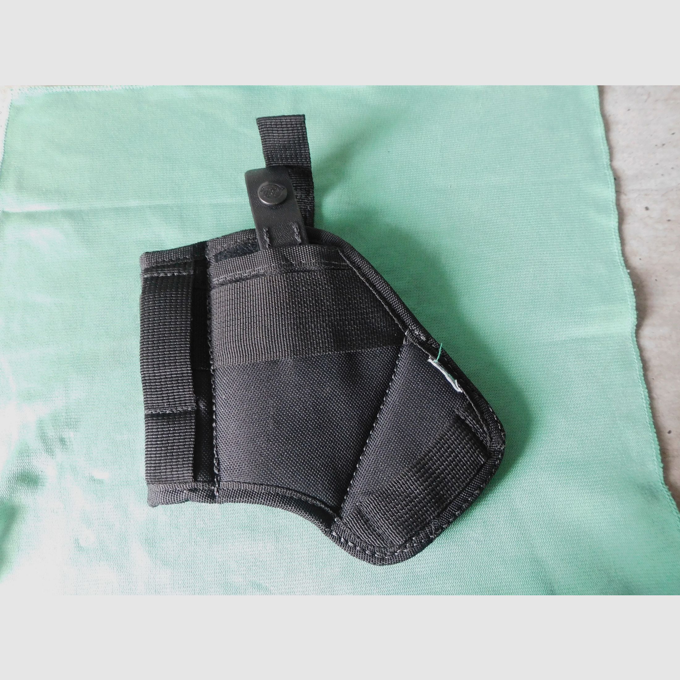 Weihrauch HW 94 Pistolet alarmowy Kal. 9 mm naboje z brzegiem z akcesoriami