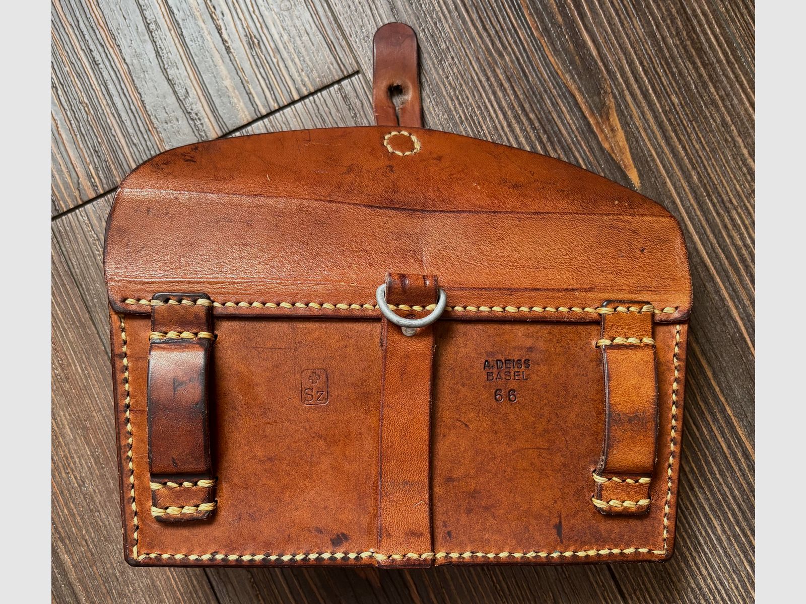 Étui à munitions de l'armée suisse au style safari