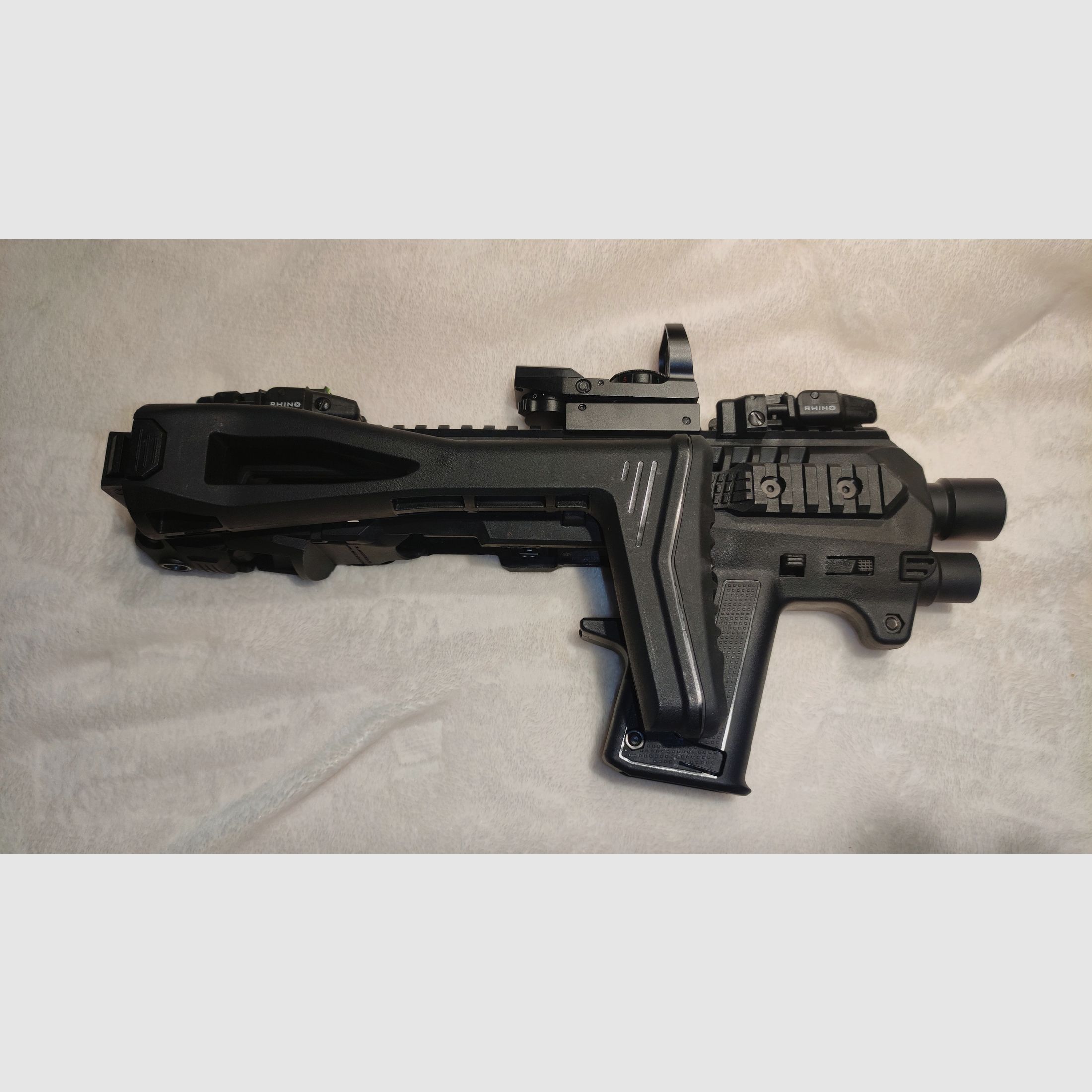 Glock 17 Gen5 with accessories (like new)