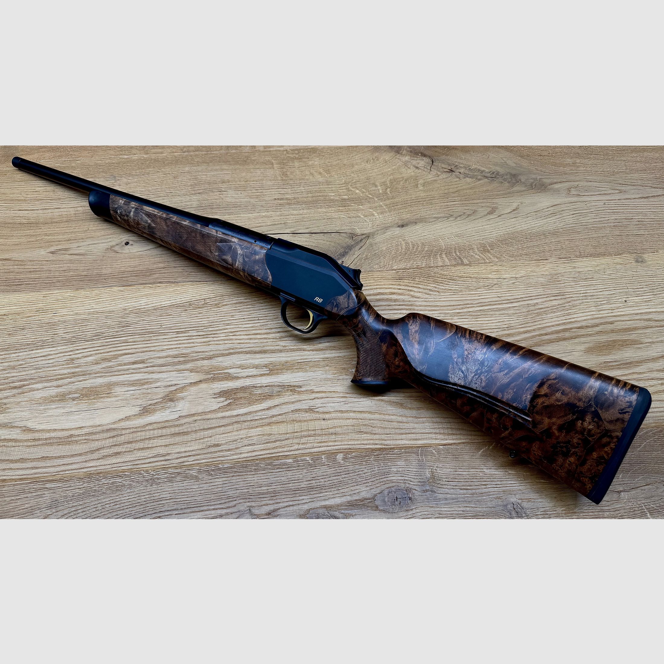 Blaser R8 Custom Schaftholz HK 9-10 / mit vielen Goldelementen / Standardkaliber nach Wahl / TRAUMWAFFE