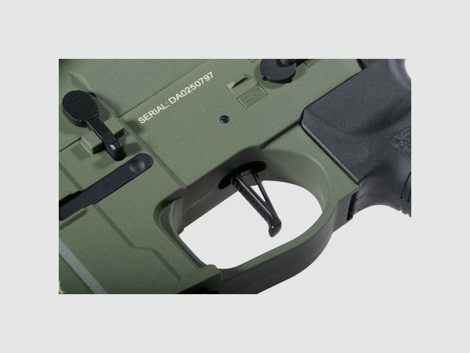 M4 AR15 M-LOK SilentOps 8 Zoll CHARLIE Oliv S-AEG Airsoft Gewehr Frei ab 18 Jahren | Delta Armory