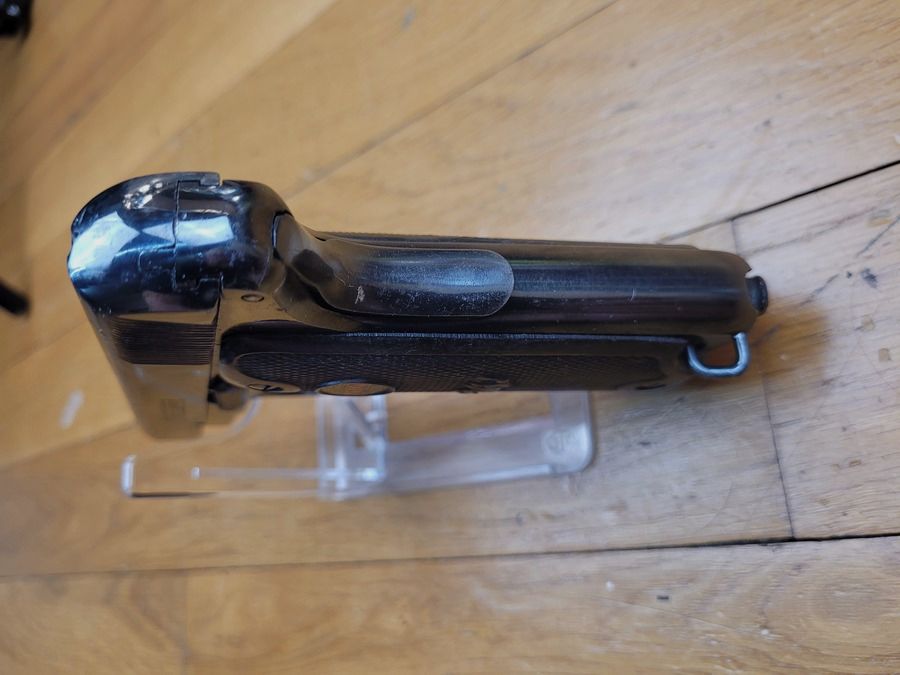 Sehr seltener halbautomatischer Pistol Verney Carron Vercar 2202 – Kal. 7,65 mm – Lauf und Mechanik top – sehr schöne Brünierung der Jagdgewehre der Marke – Waffe mit dreifacher Sicherheit und Ladeindikator – schöne Griffschalen mit Drachen – Sehr selten und TBE+, Bild 9 von 15