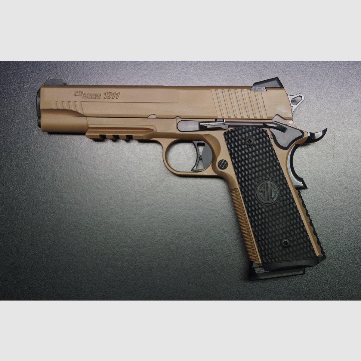 SIG Sauer 1911 Emperor Scorpion, Bild 4 von 5