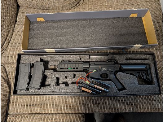 Oberland Arms OA-15 S-AEG Softair – 1 dżul – z akcesoriami