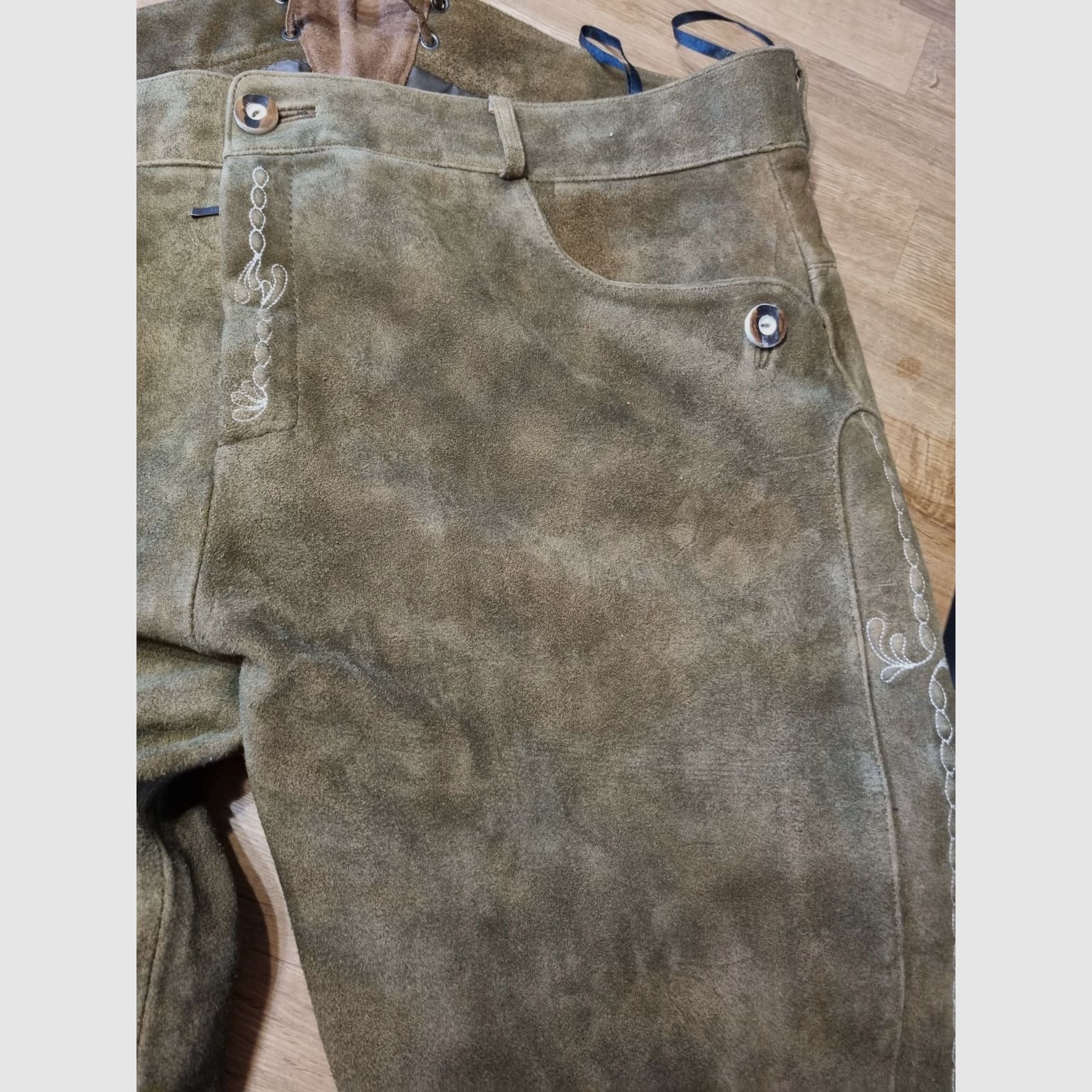 Kniebundlederhose