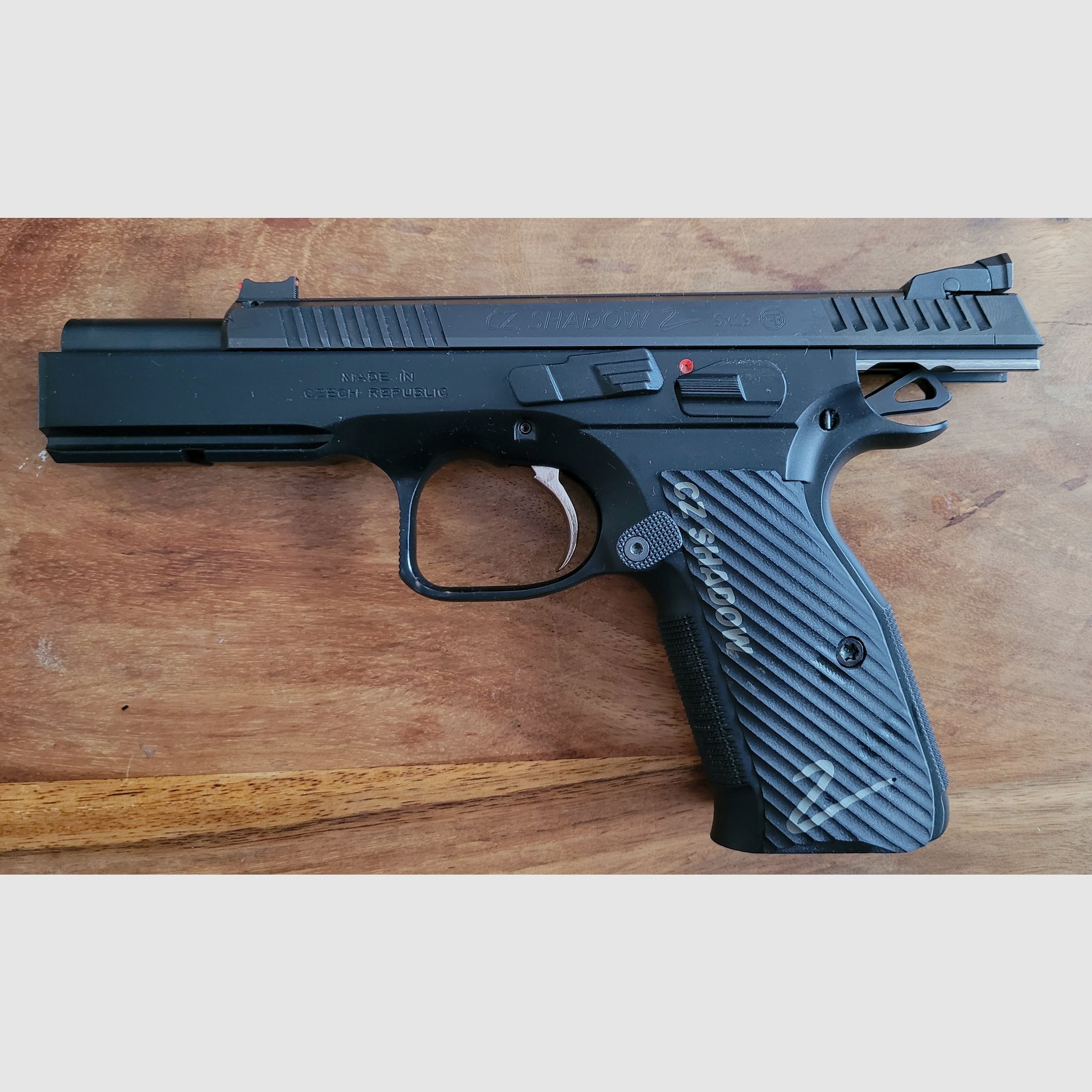 CZ Shadow 2 mit 4 Magazinen + LokGrip Griffschalen in OVP