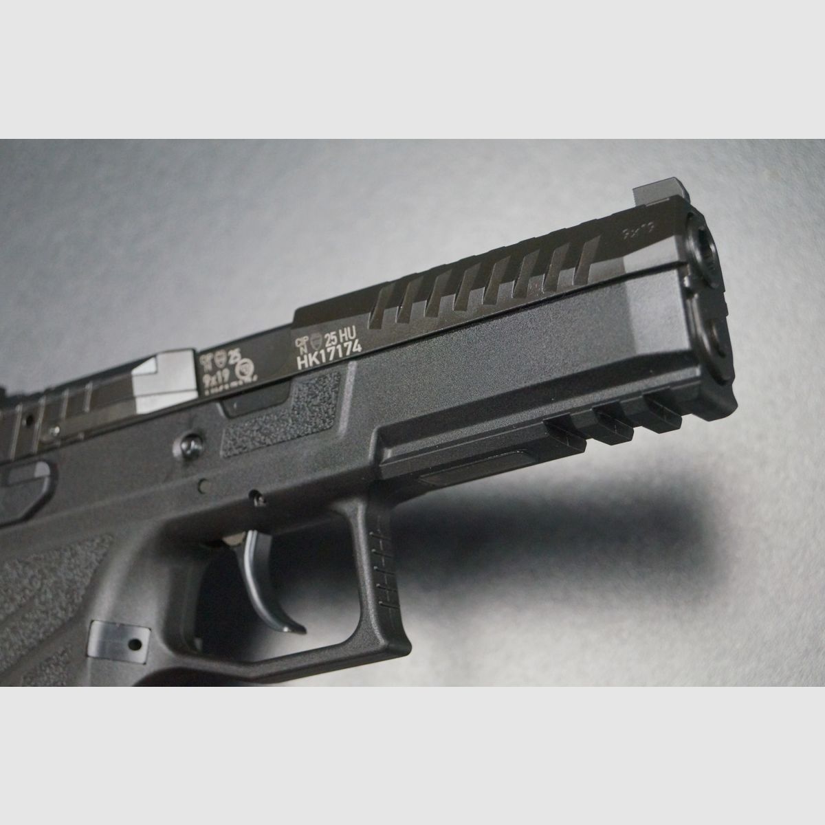 CZ P-09 Nocturne, image 2 sur 6