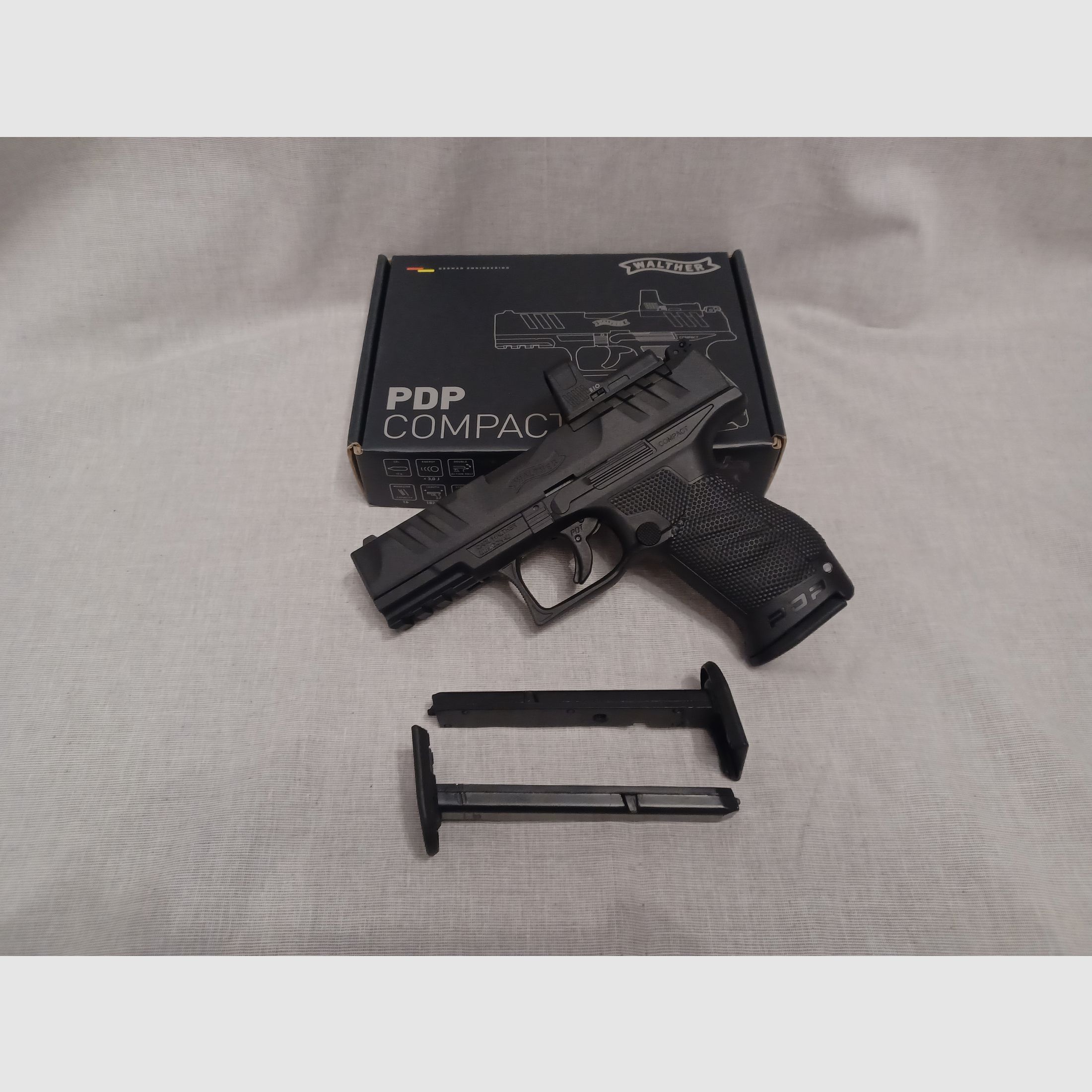 Walther PDP Compact / RedDot / 4,5 mm BB / CO2 / Pistolet / OVP (47).