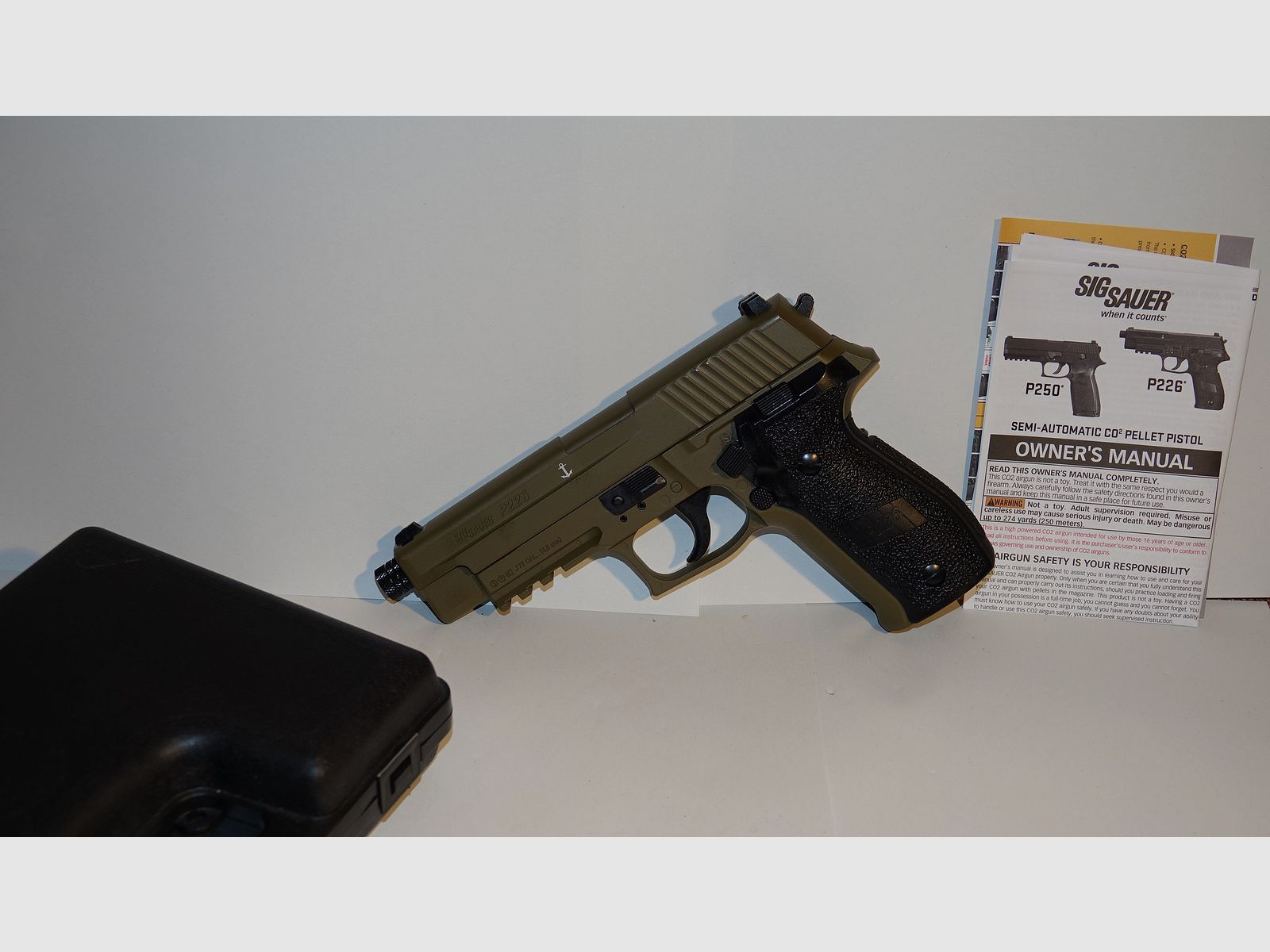  Pistola CO2 BlowBack SigSauer P226 en raro TAN BEIGE / DARK Earth como nueva
