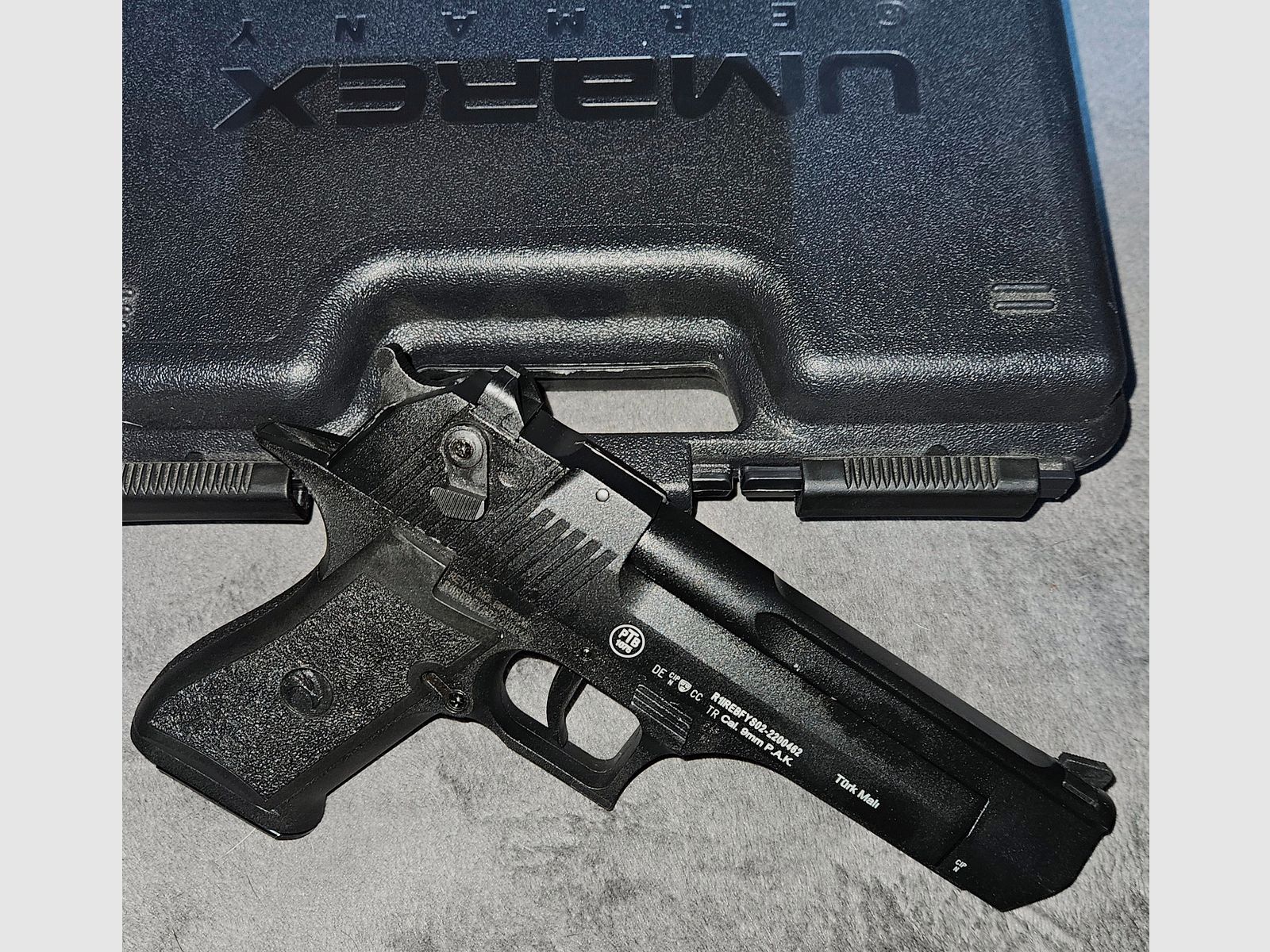 Retay Big Fifthy. Schreckschusswaffe,9mm PAK,Nachbildung der legendären  Desert Eagle  .50,ein Monat alt,top Zustand!!!