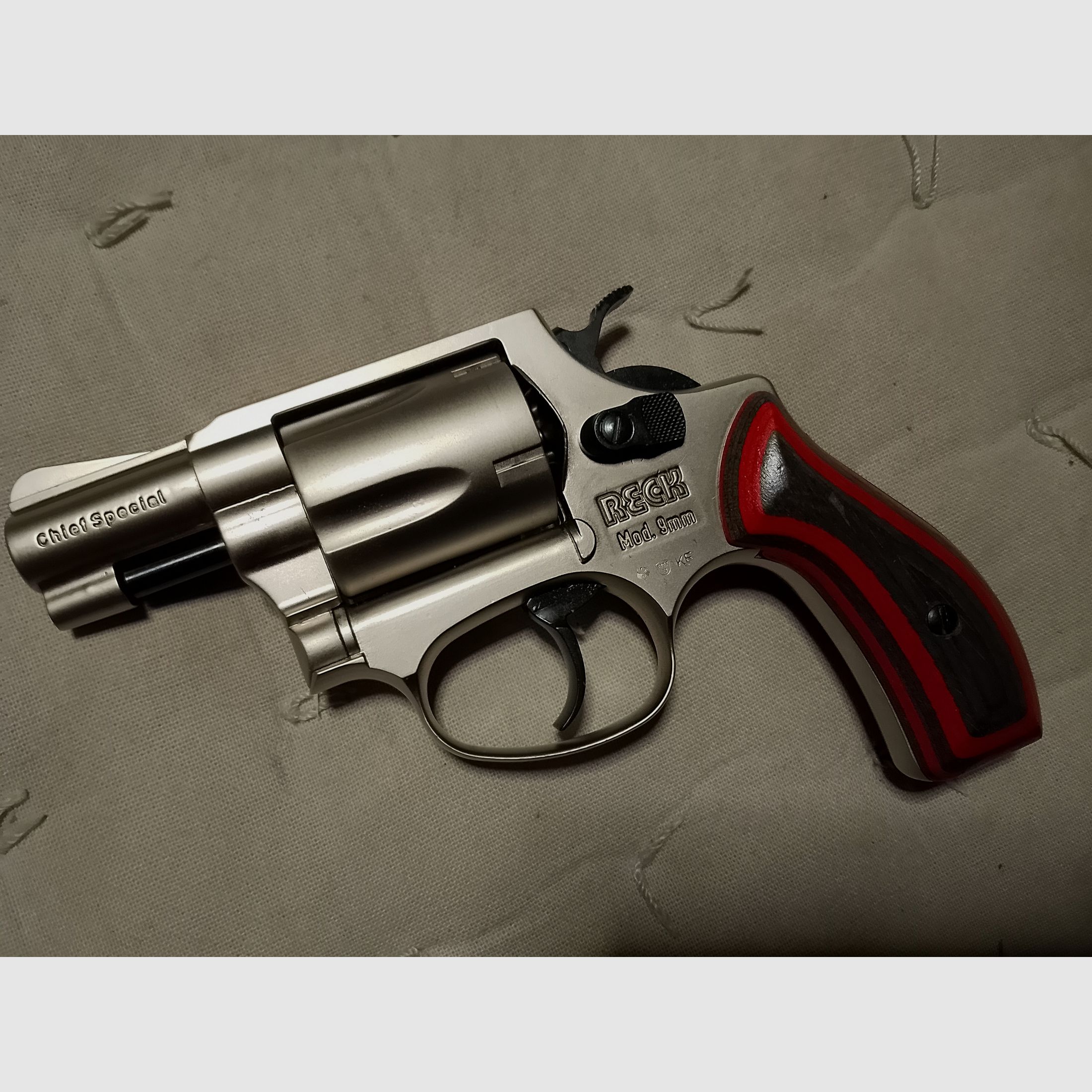 Reck Arnsberg 9mm  Revolver Schreckschuß knall gebraucht mit Schichtholz Griffen