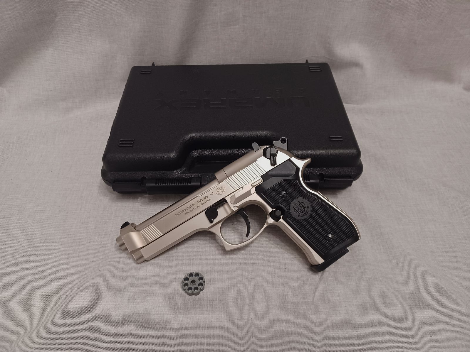 Beretta 92 FS Nickel / 4,5 mm Diabolo / CO2 / Pistole / OVP (46)