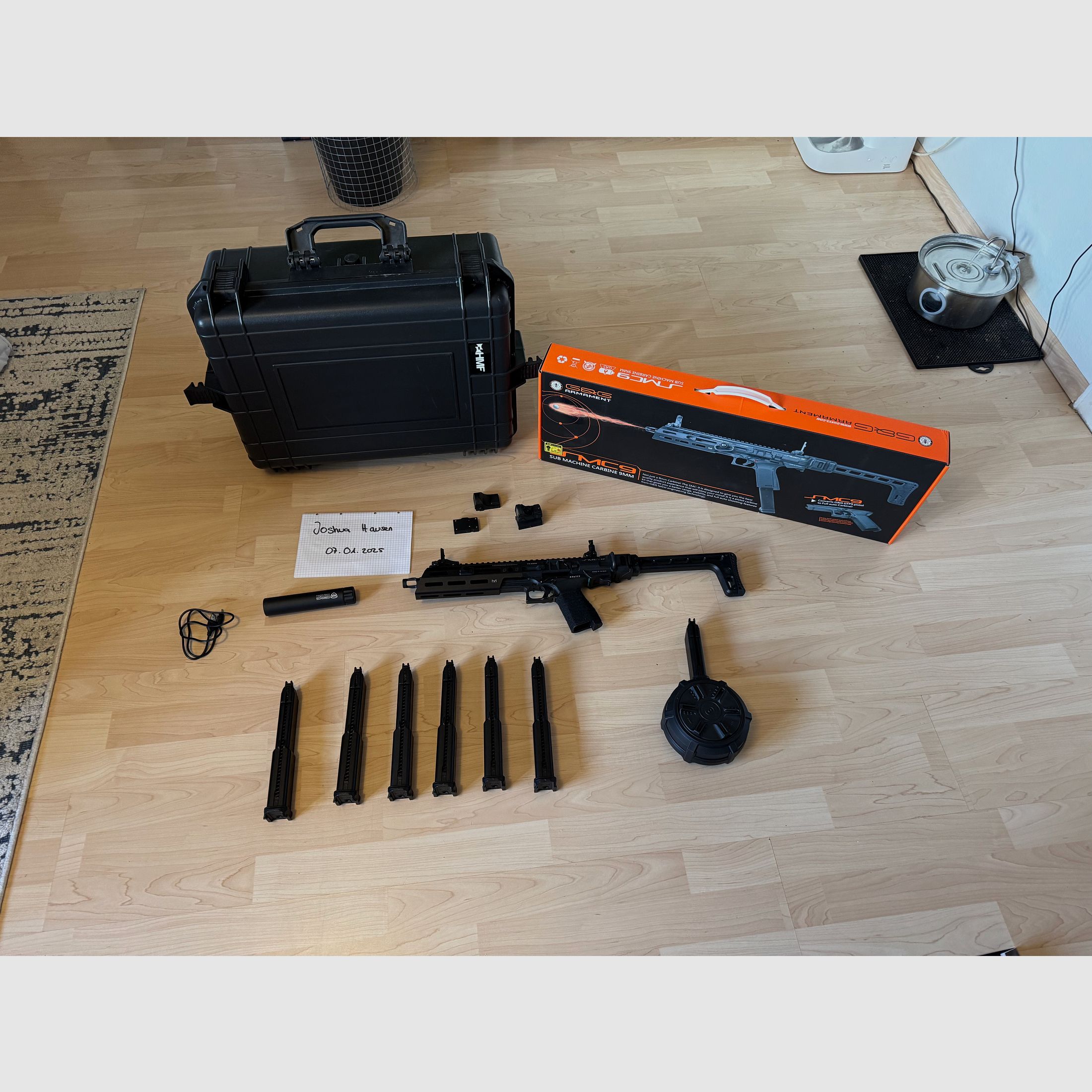 BUNDLE: G&G SMC-9 GBB Airsoft +++ Gas Magazine (50 BBs) +++ SMC-9 GBB Drum Mag +++ Firefield Impact Reflex Sight +++ Tracer +++ Koffer